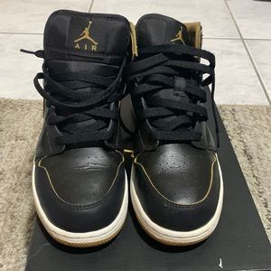 Air Jordan 1 Mid 'Black Gold' 6y